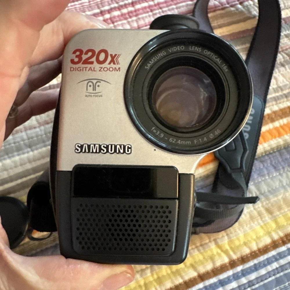 Samsung SCA30 Video Camera Recorder 8mm Player Camcorder UNTESTED No Charger